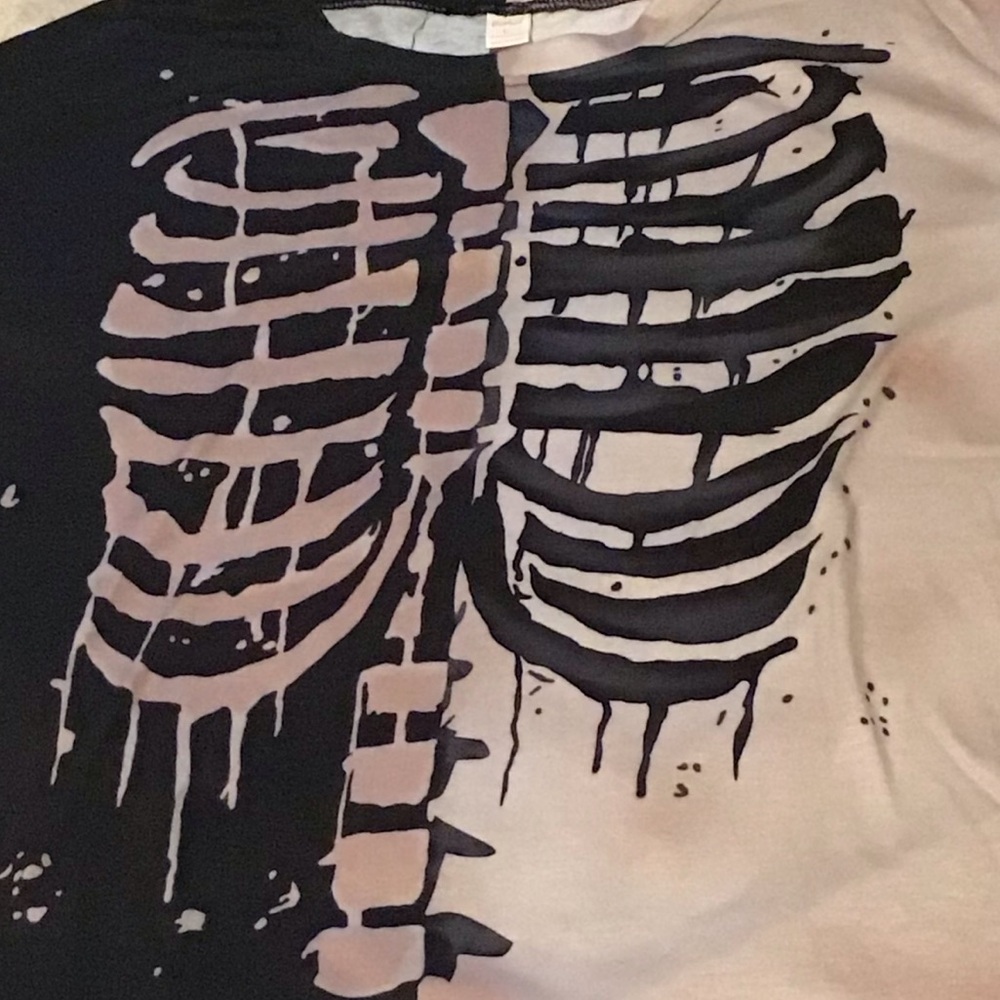 Romwe split rib cage tshirt L